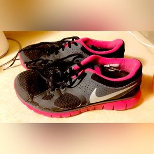 Women’s size 8 nike shoes. Good condition. Used but lots of life left.